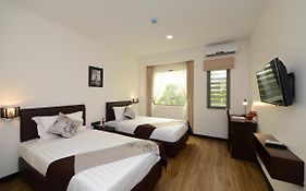 Lexus Hotel Yangon 3*